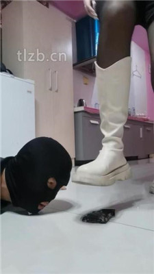 图片[17]_【文文文文】素人小姐姐-长靴全体重踩踏/黑丝脚捂脸/脚底喂食_HD绳艺资源