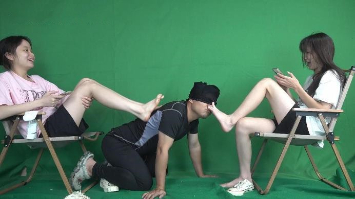 图片[13]_【南国原创】晓琴和闺蜜苏苏臭袜子臭脚挑战老师，全体重踩踏，语言刺激！_HD绳艺资源