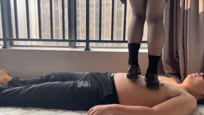 图片[2]_【无双sama】JK日常踩踏，全体重踩脸_HD绳艺资源