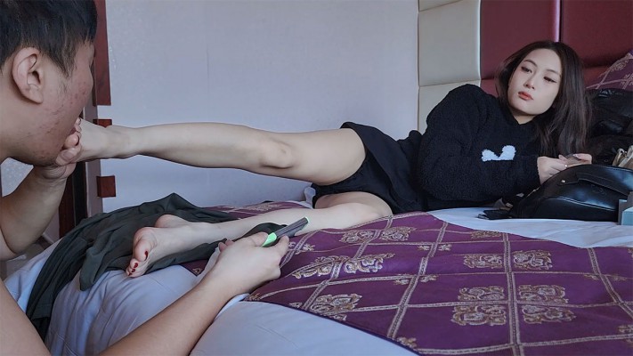 图片[2]_【红颜榜】给高颜值女神清理脚皮——人体垃圾桶系列（九_HD绳艺资源