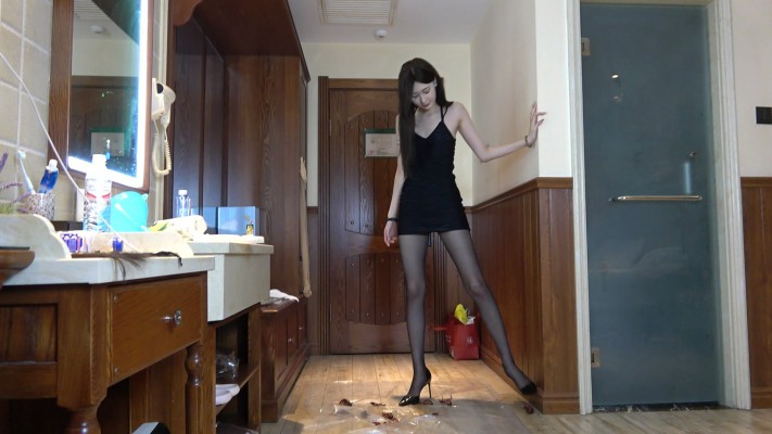 图片[6]_【艾琳S175】超模黑丝大长腿踩踏卑微小龙虾_HD绳艺资源