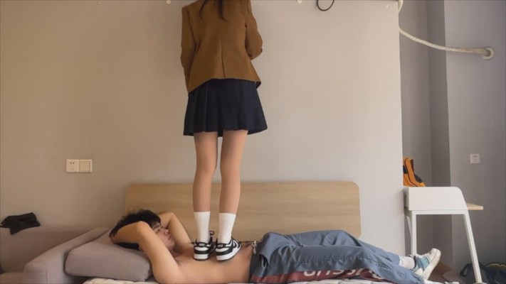 图片[2]_【无双sama】运动鞋狠踩18岁弟弟_HD绳艺资源