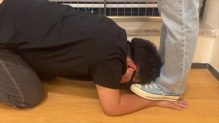 图片[5]_【00后小彤】日常鞋底全体重踩手_HD绳艺资源