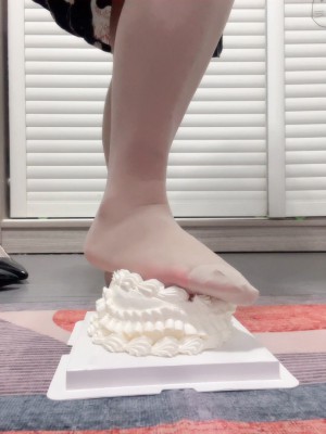 图片[3]_【红颜榜】小狐狸脚踩蛋糕pov喂食_HD绳艺资源