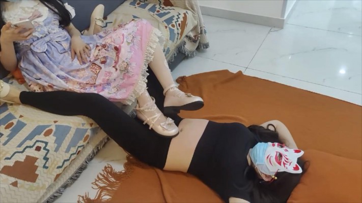 【南国原创】素人女s姗姗健身老师地狱式调教学员,美脚下完成训练!