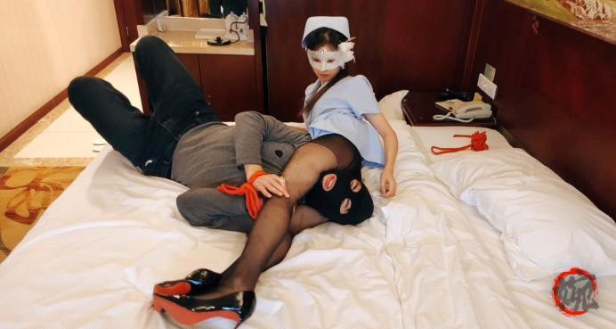 图片[10]_【婉儿】性感女护士绞杀死BT 婉儿黑丝女护士绞杀BT 丝袜勒脖高跟踩头_HD绳艺资源