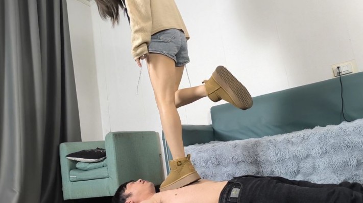 图片[2]_【女神学院·梓】长腿雪地靴踩踏_HD绳艺资源