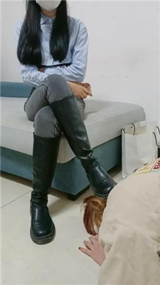 图片[2]_【爱可呀】素人单调母畜-舔闻长靴/转胯/闻鞋窝_HD绳艺资源