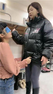 图片[18]_【尤物大大】女生宿舍调闺蜜-舔脏鞋/转胯耳光/灌圣水【双视角版】_HD绳艺资源