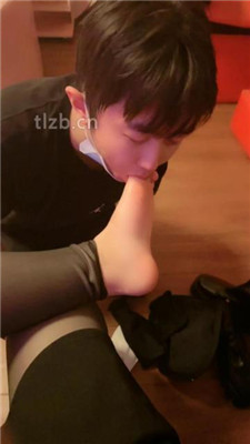 图片[4]_【安可】长靴跪舔/踩踏喂食/口水/脚耳光_HD绳艺资源