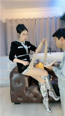 【鑫儿教头】强迫圣水/银色长靴肉丝的脚下奴_HD绳艺资源
