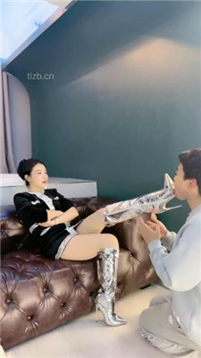 图片[10]_【鑫儿教头】强迫圣水/银色长靴肉丝的脚下奴_HD绳艺资源