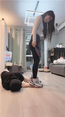 图片[5]_【伊楠】双S-运动鞋踩踏踢踹/耳光/脚下喂食/吃棉袜【双视角版】_HD绳艺资源