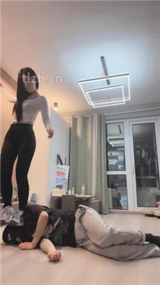 图片[8]_【伊楠】双S-运动鞋踩踏踢踹/耳光/脚下喂食/吃棉袜【双视角版】_HD绳艺资源