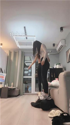 图片[9]_【伊楠】双S-运动鞋踩踏踢踹/耳光/脚下喂食/吃棉袜【双视角版】_HD绳艺资源