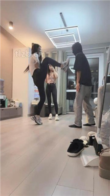 图片[12]_【伊楠】双S-运动鞋踩踏踢踹/耳光/脚下喂食/吃棉袜【双视角版】_HD绳艺资源