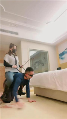 图片[7]_【语阳】给狗戴马鞍骑马爬行_HD绳艺资源