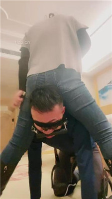 图片[8]_【语阳】给狗戴马鞍骑马爬行_HD绳艺资源