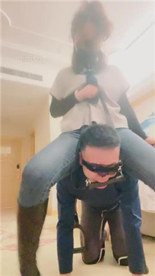 图片[10]_【语阳】给狗戴马鞍骑马爬行_HD绳艺资源