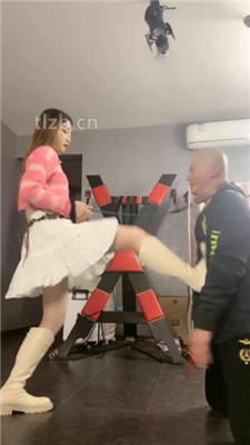 图片[15]_【领主老大】聋哑狗悲惨人生-高跟踩踏/揪耳朵/十字架绳艺技巧训练_HD绳艺资源