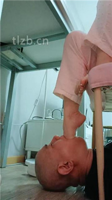 图片[4]_【魅儿】桌下伺候踩地毯狗_HD绳艺资源