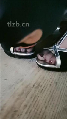 图片[7]_【大美】狗链遛狗转胯/跪舔高跟黑丝_HD绳艺资源