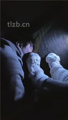 图片[3]_【奶味小仙女】电影院调-毛拖鞋白袜踩狗_HD绳艺资源