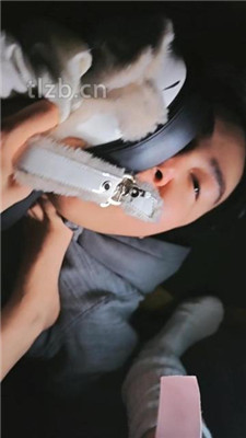 图片[14]_【奶味小仙女】电影院调-毛拖鞋白袜踩狗_HD绳艺资源