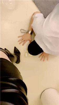 耳光踢裆，圣水喂食，靴子全体重踩踏，哭的越大声踩得越狠 YC-230327-2