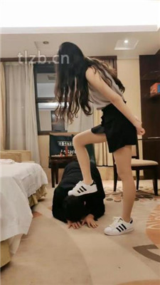 图片[5]_【嘉妮】贝壳头S虐老板狗-舔脏鞋踩踏/头顶鞋子_HD绳艺资源