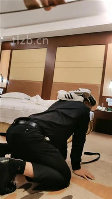 图片[18]_【嘉妮】贝壳头S虐老板狗-舔脏鞋踩踏/头顶鞋子_HD绳艺资源