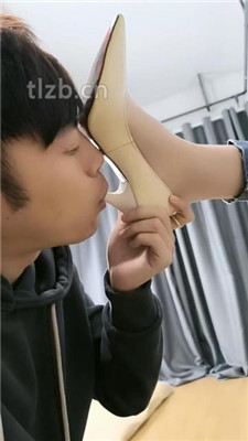 图片[12]_【梓S】臭脚踩脸/脏鞋底狂舔_HD绳艺资源