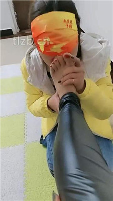 图片[2]_【广东迪迪】母畜跪舔原味脚/狗链遛狗【双视角版】_HD绳艺资源