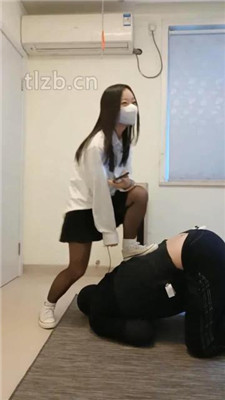 图片[4]_【安静大大】帆布鞋白袜踩虐-踢踹_HD绳艺资源