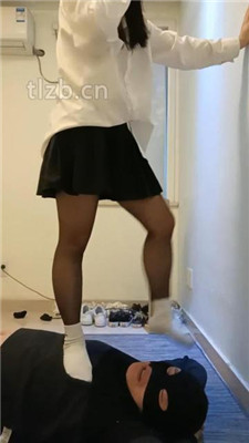 图片[11]_【安静大大】帆布鞋白袜踩虐-踢踹_HD绳艺资源