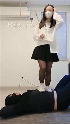 图片[15]_【安静大大】帆布鞋白袜踩虐-踢踹_HD绳艺资源