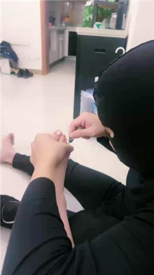 【宸宸】家奴跪舔裸足伺候_HD绳艺资源