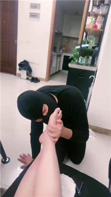 图片[3]_【宸宸】家奴跪舔裸足伺候_HD绳艺资源