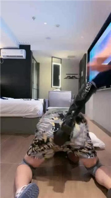 图片[13]_【双胞胎萌萌大人】牛仔长靴践踏跳踩/痰吐脸喂食/踢裆sp_HD绳艺资源