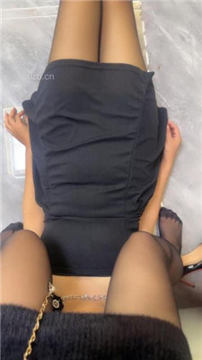 【爱吃橘子的喵】臭脚使劲蹂躏脸强迫闻棉袜