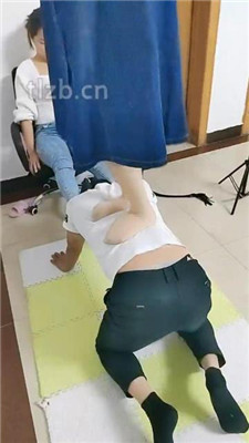 三美女耳光口水 YC-230406-7