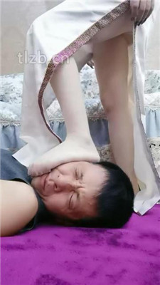 稀有美女踢裆 YC-230406-4