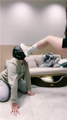 稀有美女踢裆 YC-230406-4