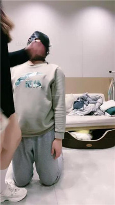 【梓陌S】情侣主脚下的贱狗 YC-230405-8