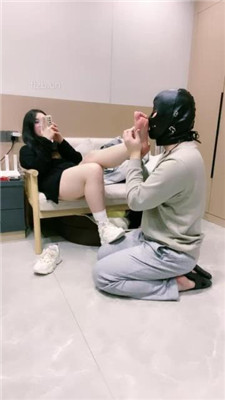 【梓陌S】情侣主脚下的贱狗 YC-230405-8