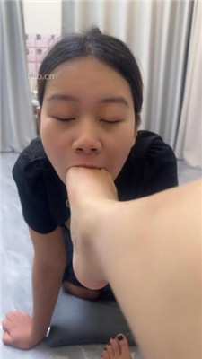 【梓陌S】情侣主脚下的贱狗 YC-230405-8