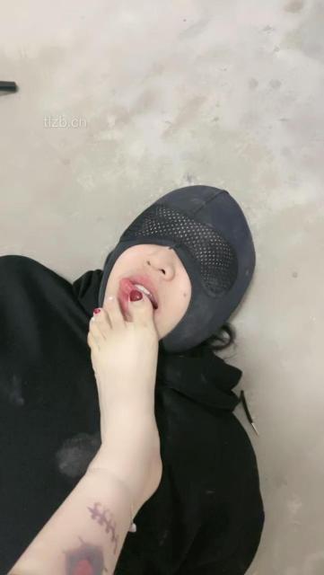 图片[9]_【颜颜sama】楼道-洛丽塔S-皮鞋白袜舔/深喉/踩踏_HD绳艺资源