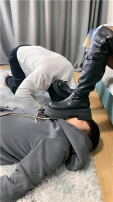 图片[5]_【肉肉】双奴-长靴踩踏/人体座椅/转胯揪耳朵_HD绳艺资源