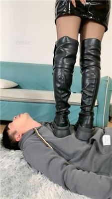 图片[15]_【肉肉】双奴-长靴踩踏/人体座椅/转胯揪耳朵_HD绳艺资源