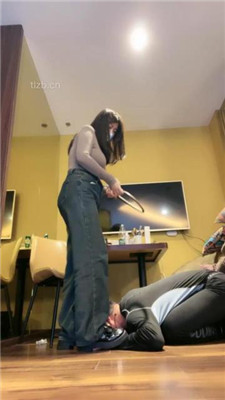 图片[5]_【榕S】艺术训练-皮鞋白袜踩虐狗头-揪耳朵_HD绳艺资源